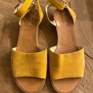 Reaction By Kenneth Cole Sandals